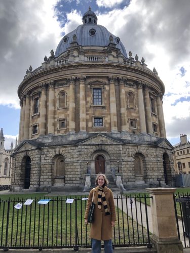 Hope Nitsche standing in front of Radcliffe Camera.